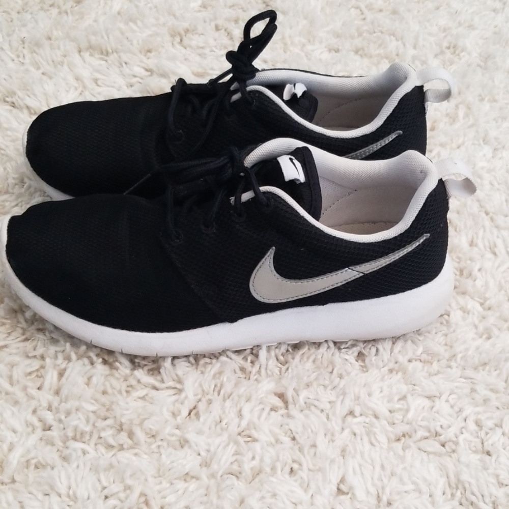 Used nike roshes